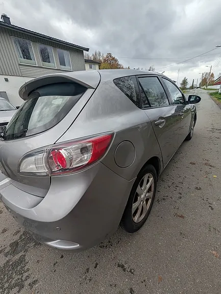 Mazda 3 2011 photo 2