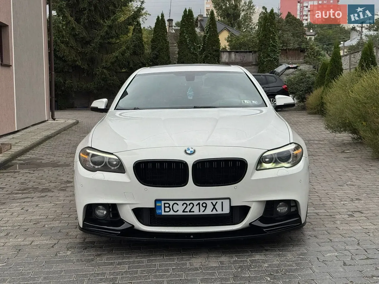 BMW 5 Series 2015 photo 2