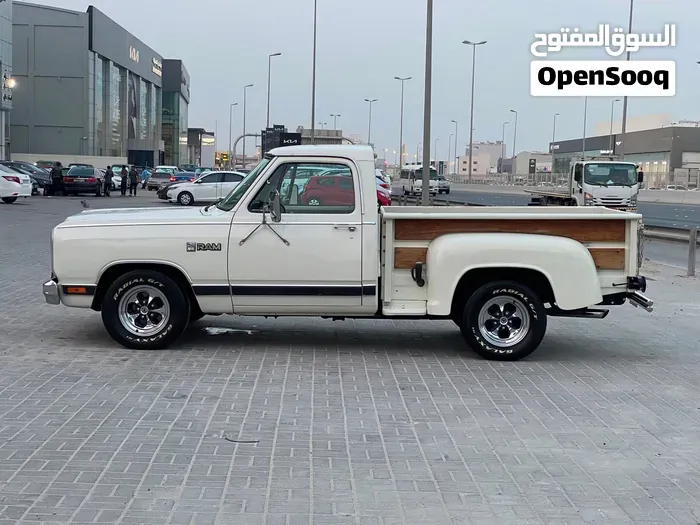 Dodge Ram 1985 photo 4