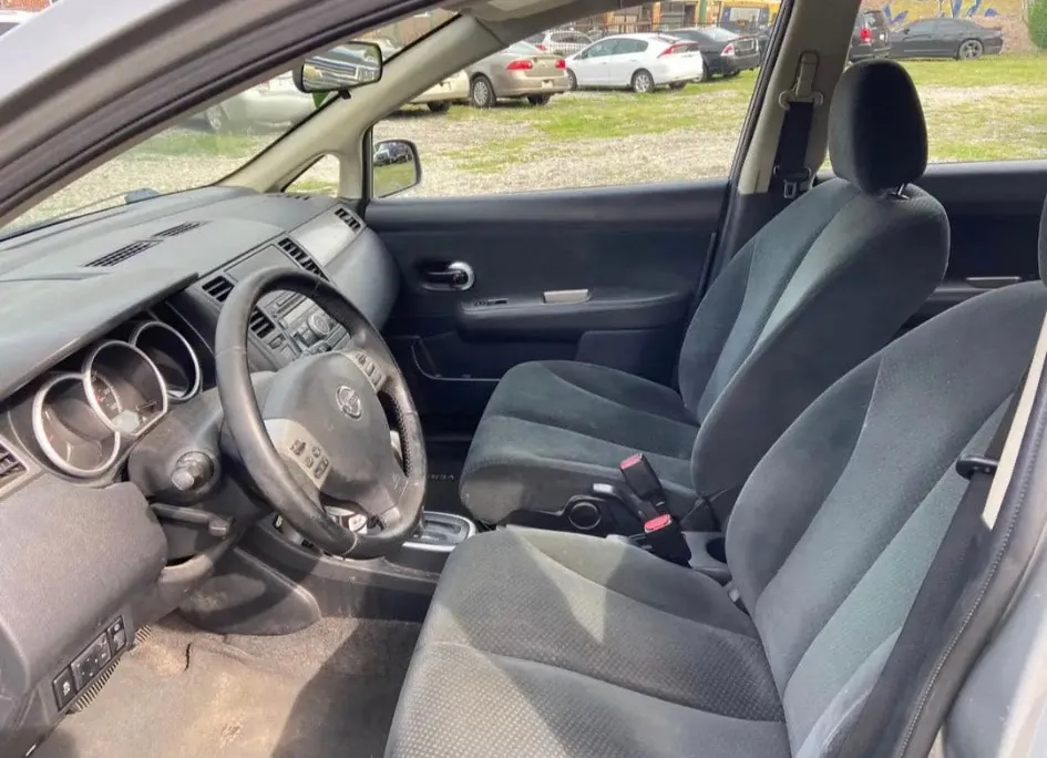 Nissan Versa 2010 photo 5