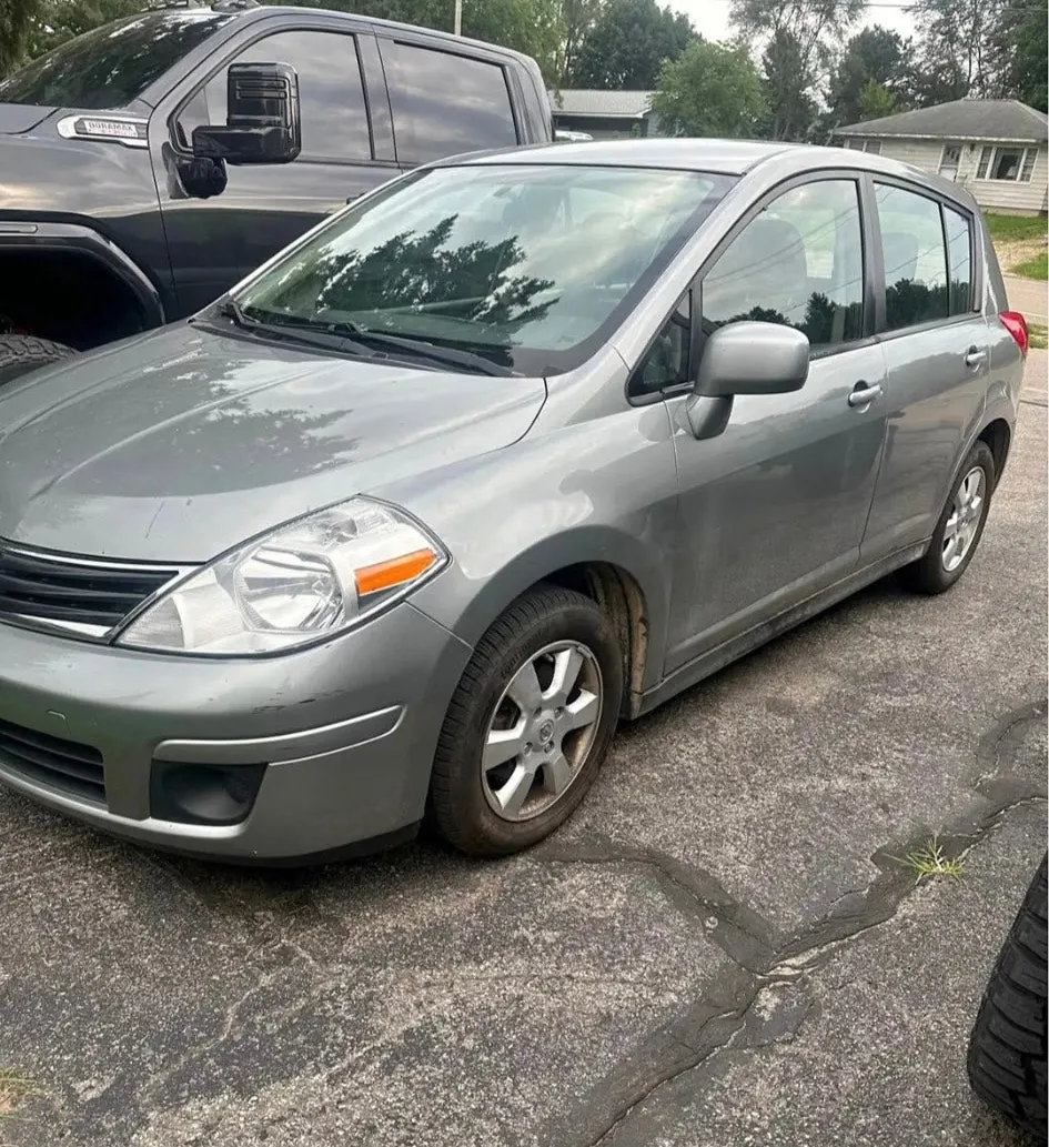 Nissan Versa 2010 photo 3