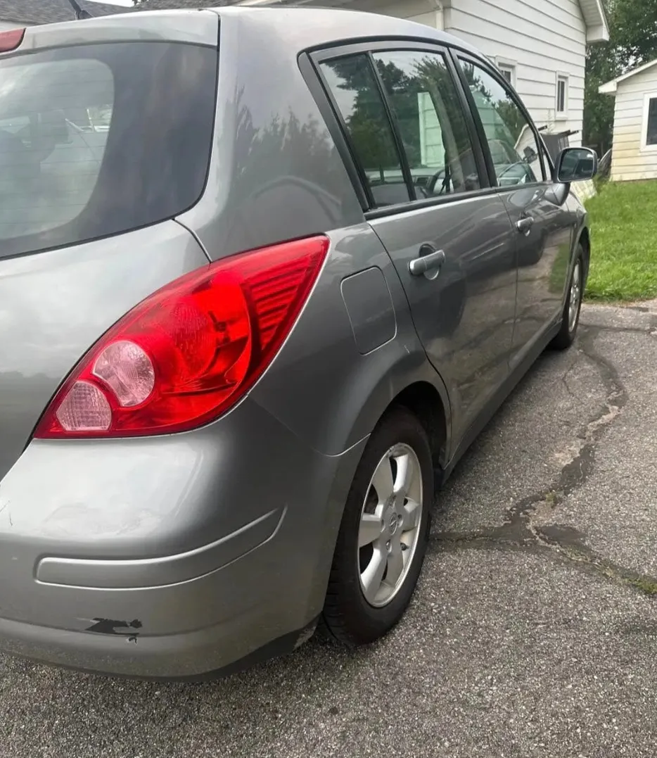 Nissan Versa 2010 photo 4