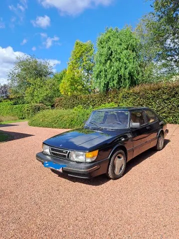 Saab 900