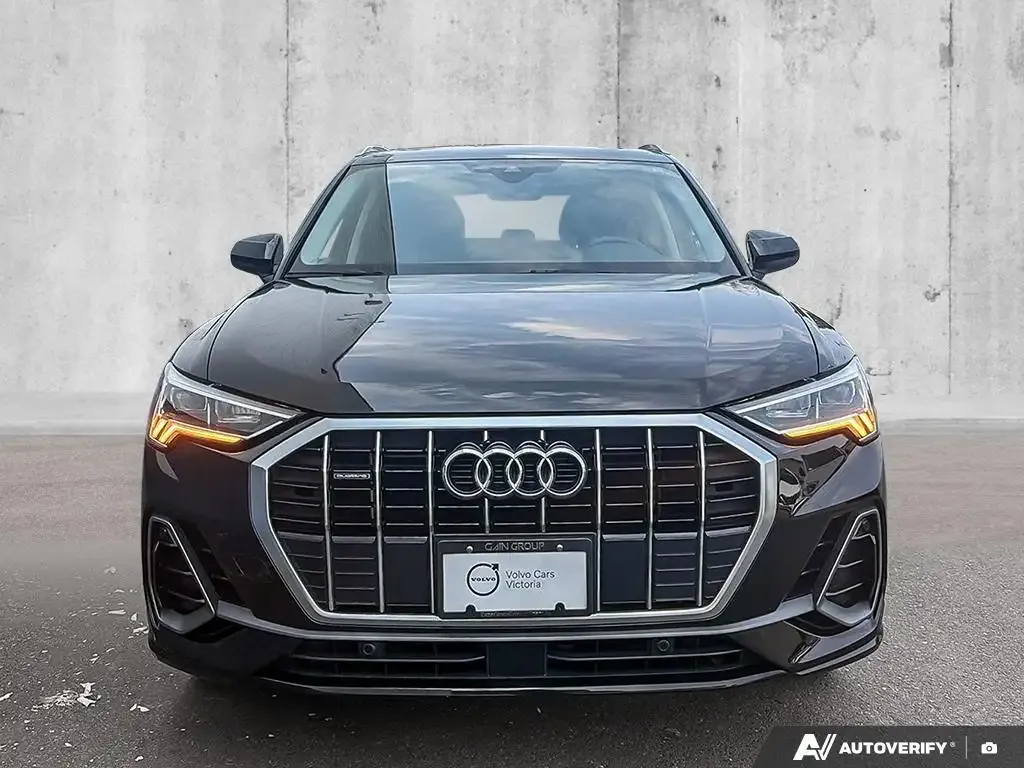 Audi Q3 2021 photo 2