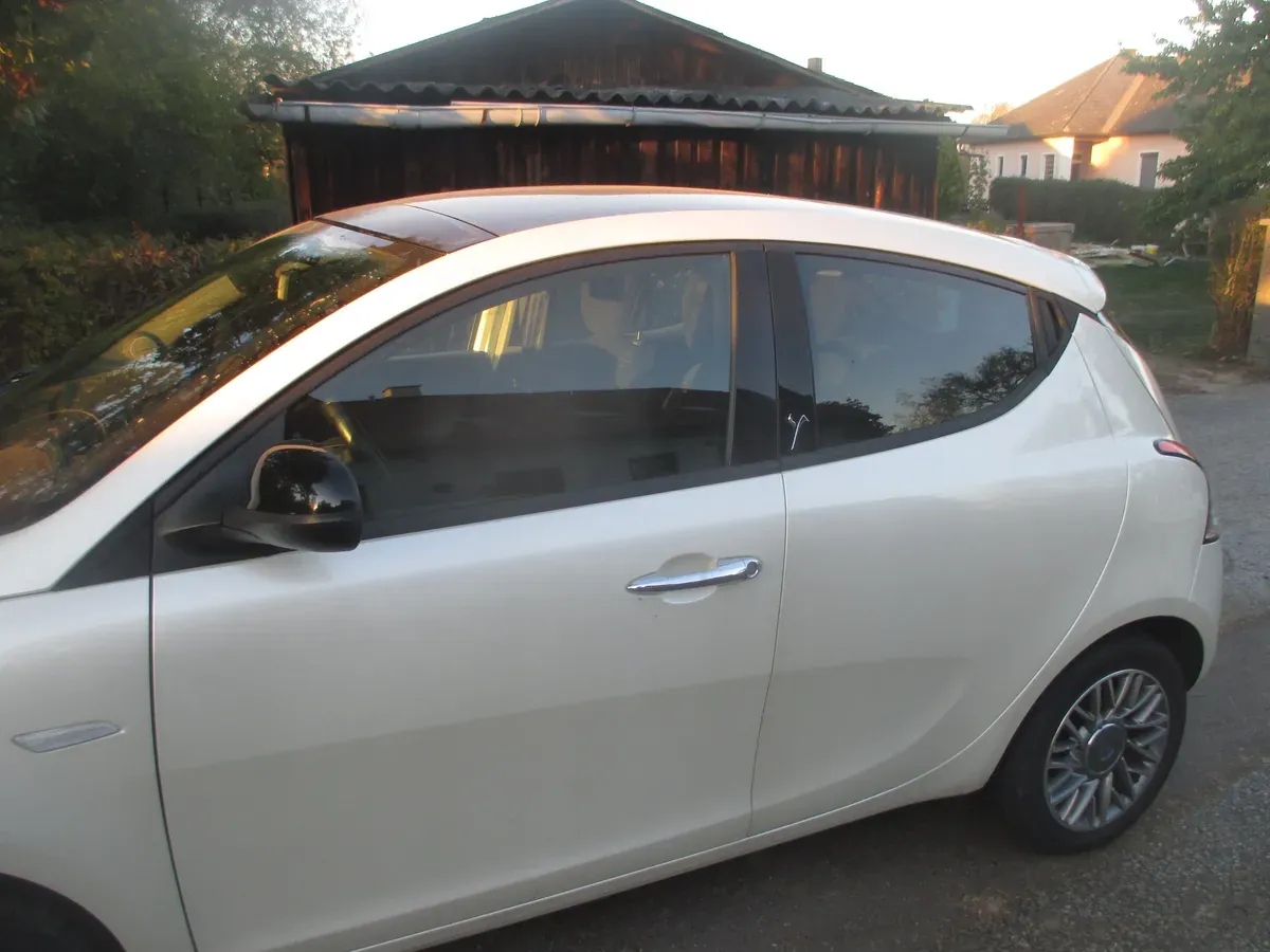Lancia Ypsilon 2012 photo 3