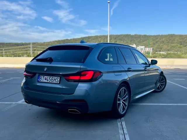 BMW 5 Series Touring 2021 photo 4