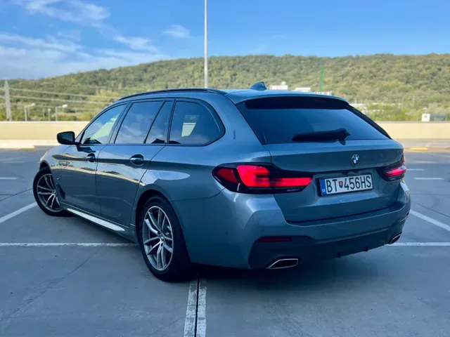 BMW 5 Series Touring 2021 photo 2