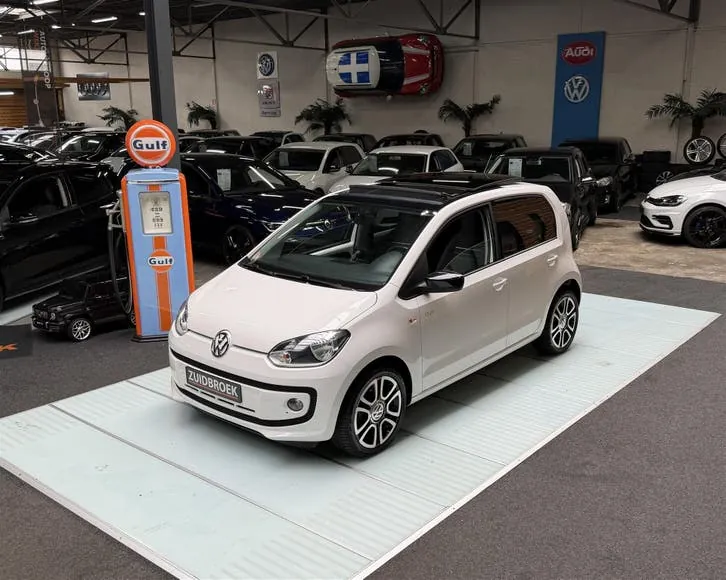 Volkswagen Up 2015 photo 3