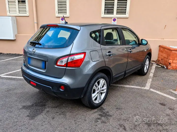 Nissan Qashqai 2012 photo 2