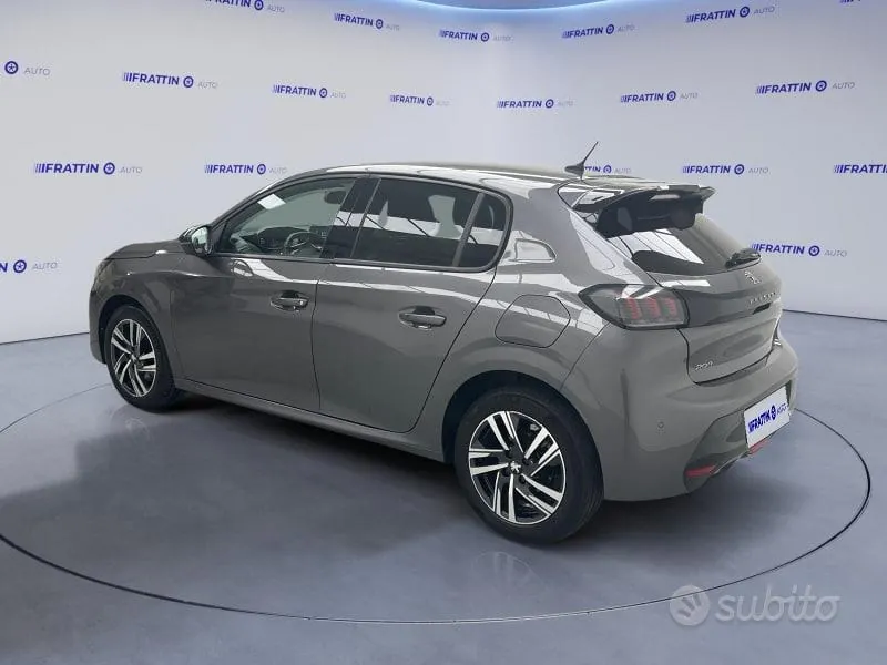 Peugeot 208 2023 photo 2