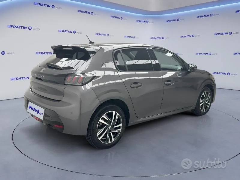 Peugeot 208 2023 photo 3
