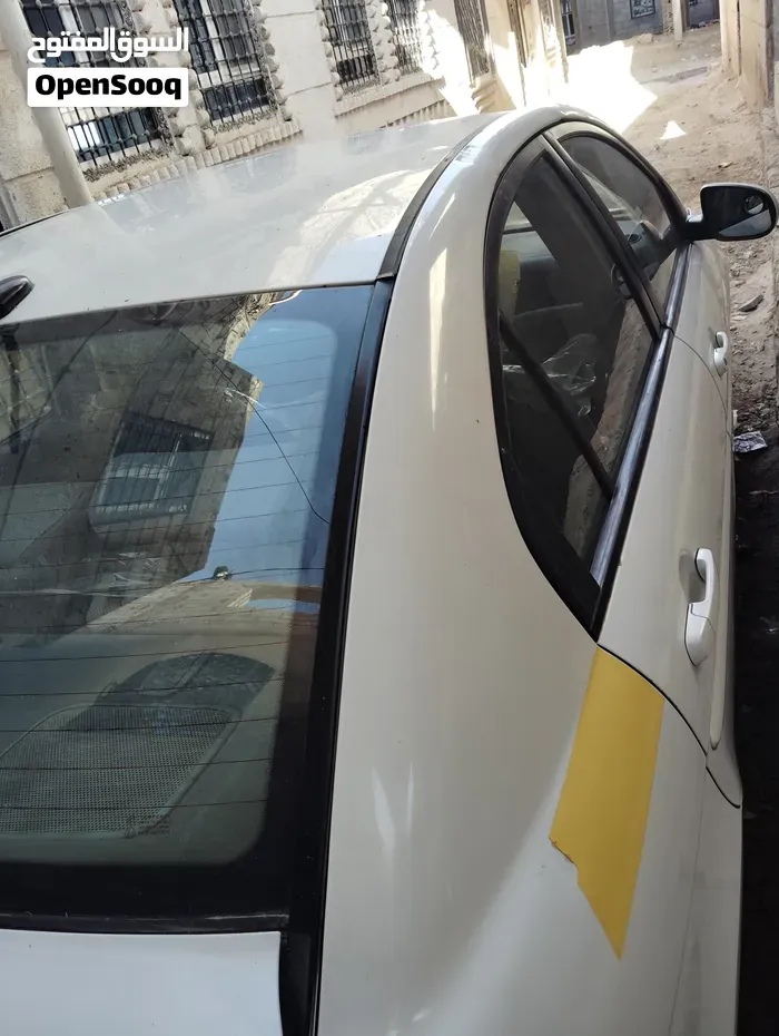 Hyundai Accent 2011 photo 3