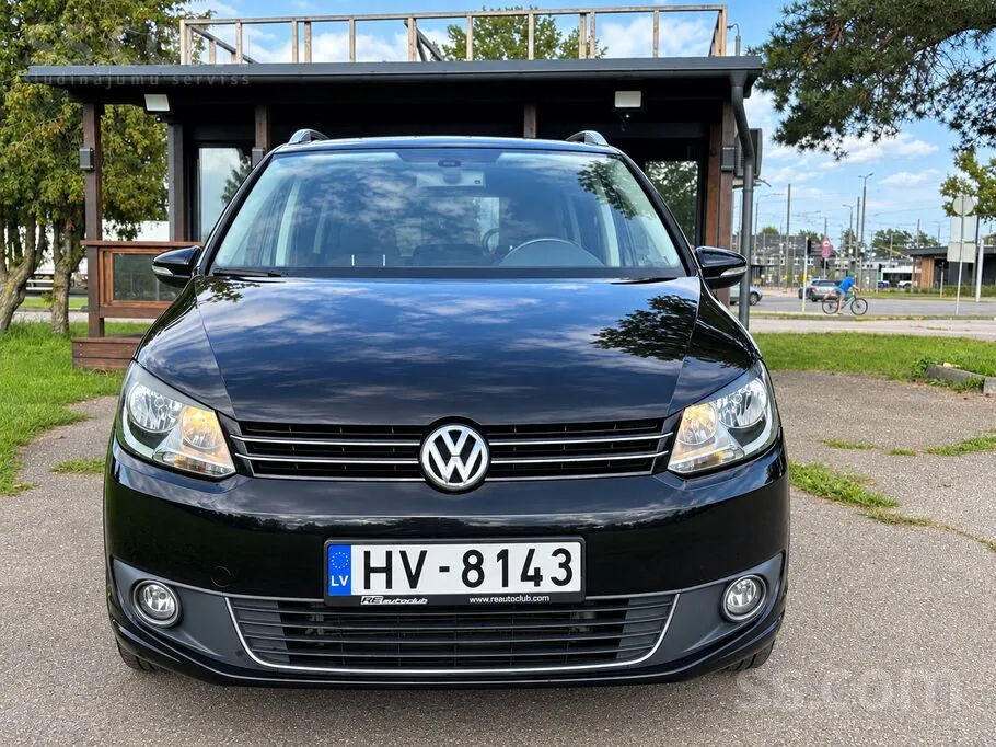 Volkswagen Touran 2012 photo 2