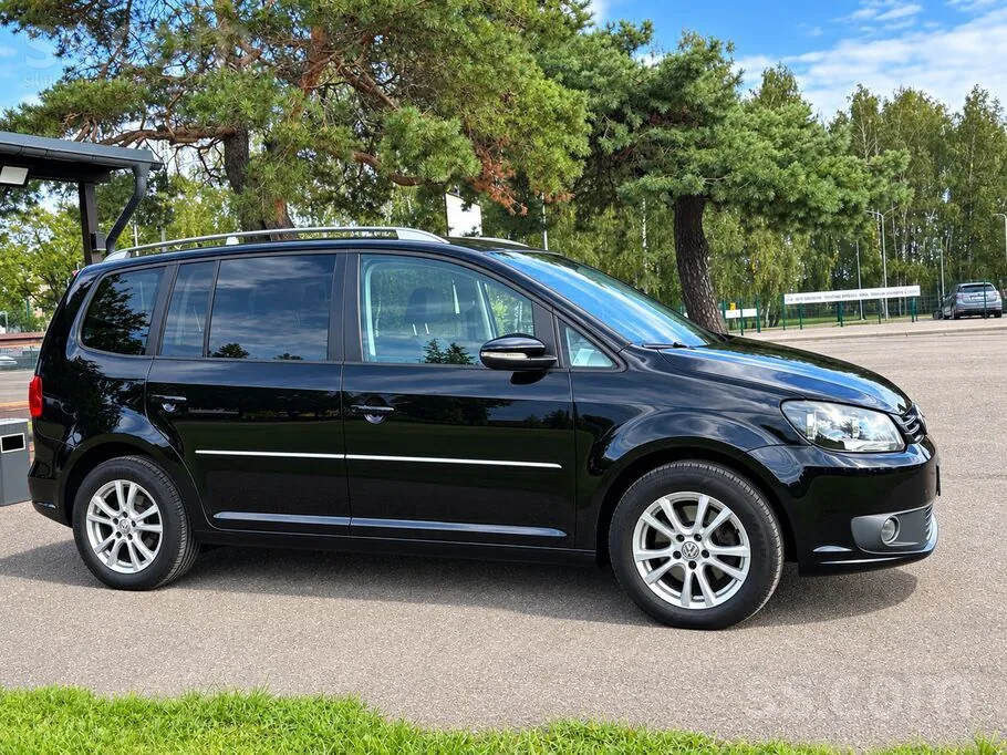 Volkswagen Touran 2012 photo 4