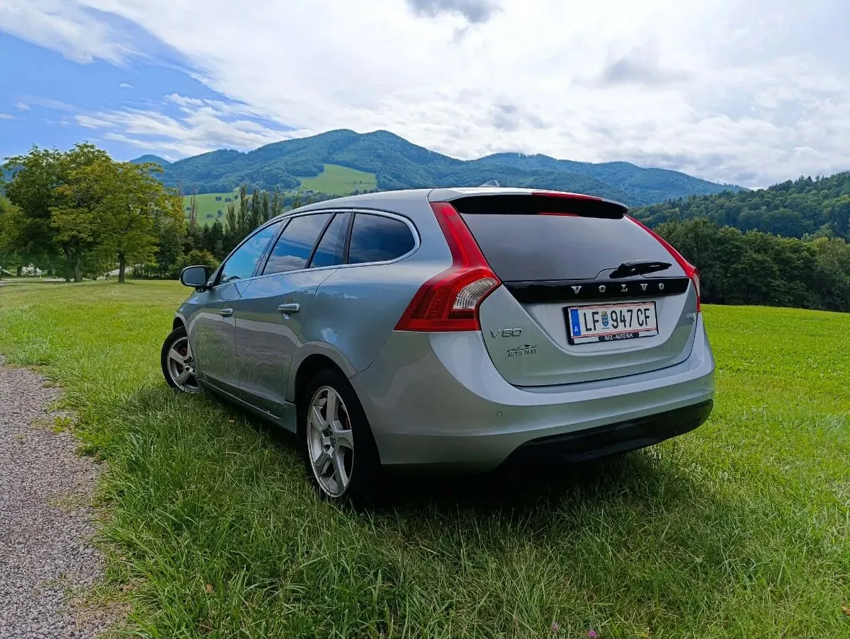 Volvo V60 2011 photo 2