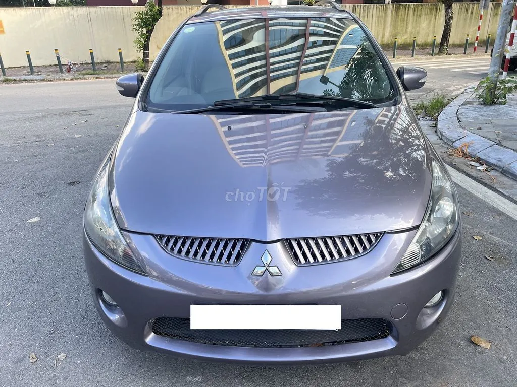 Mitsubishi Grandis 2005 photo 2