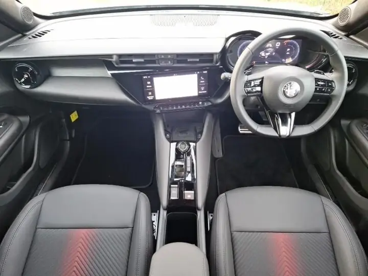 Alfa Romeo Junior 2025 photo 3