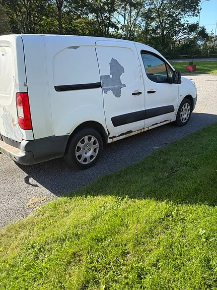 Peugeot Partner 2011 photo 2