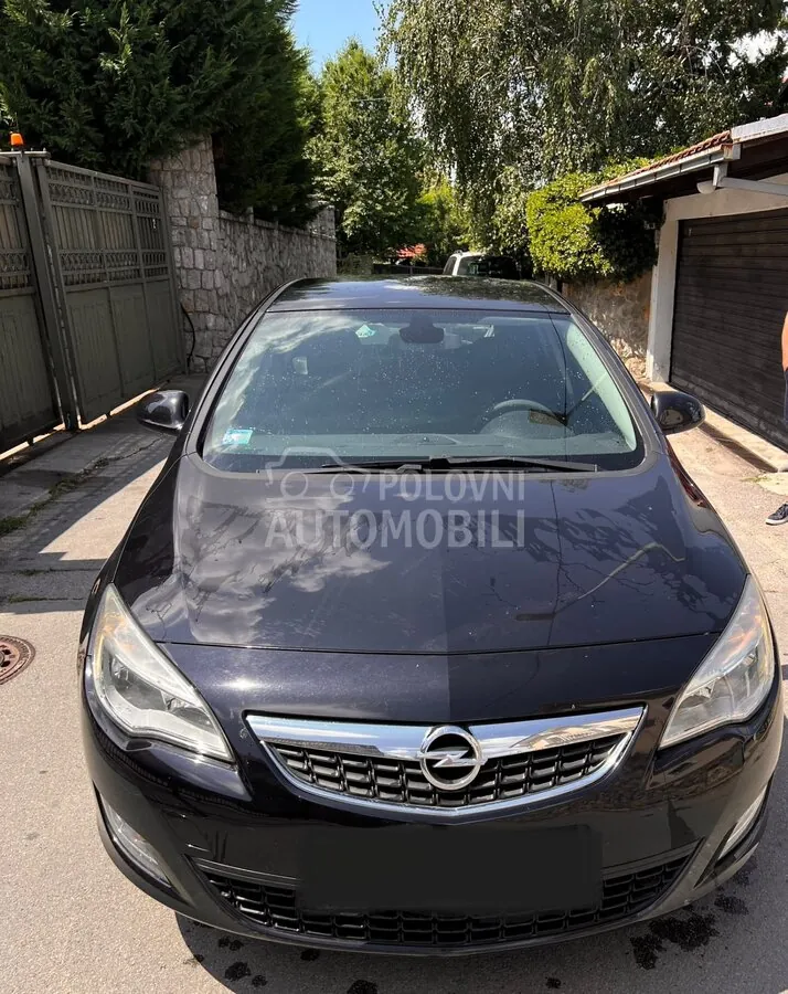 Opel Astra J 2010 photo 5