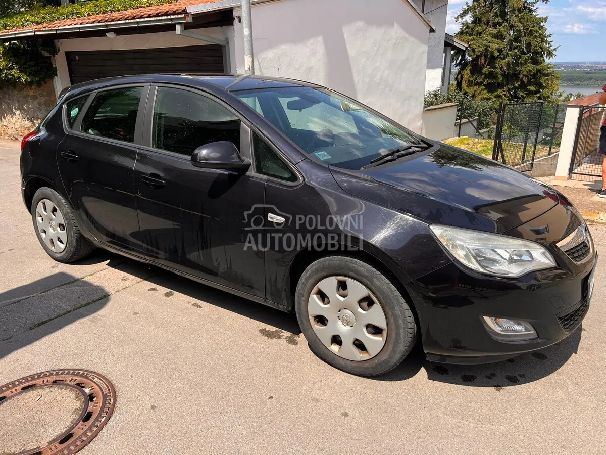 Opel Astra J