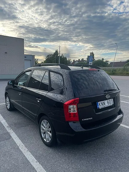 Kia Carens 2010 photo 3