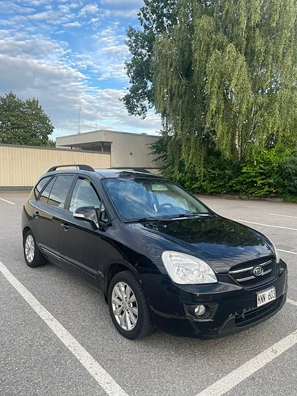 Kia Carens 2010 photo 2
