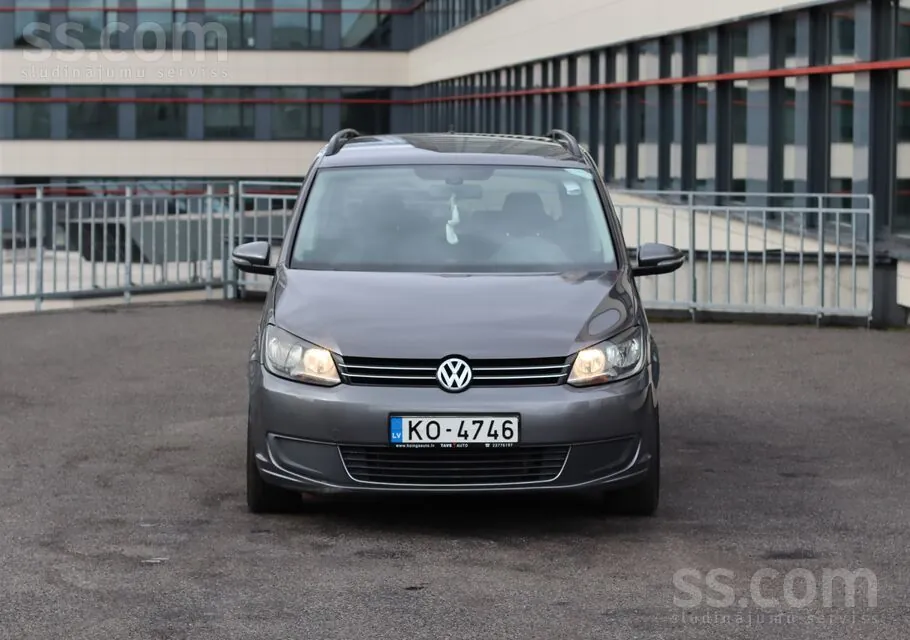 Volkswagen Touran 2011 photo 2