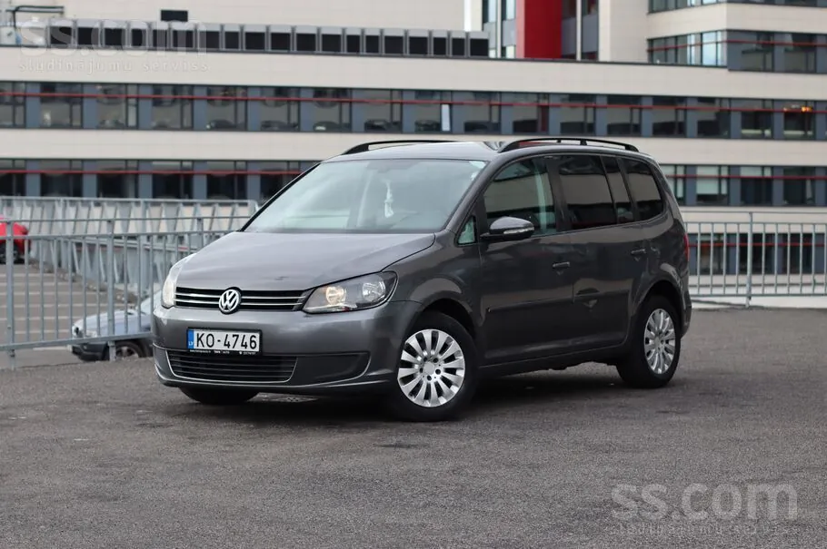 Volkswagen Touran 2011 photo 3