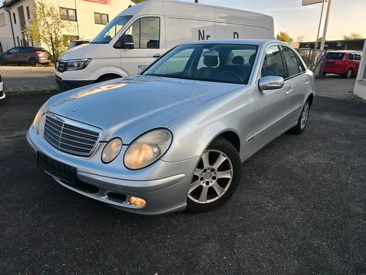 Mercedes-Benz W211