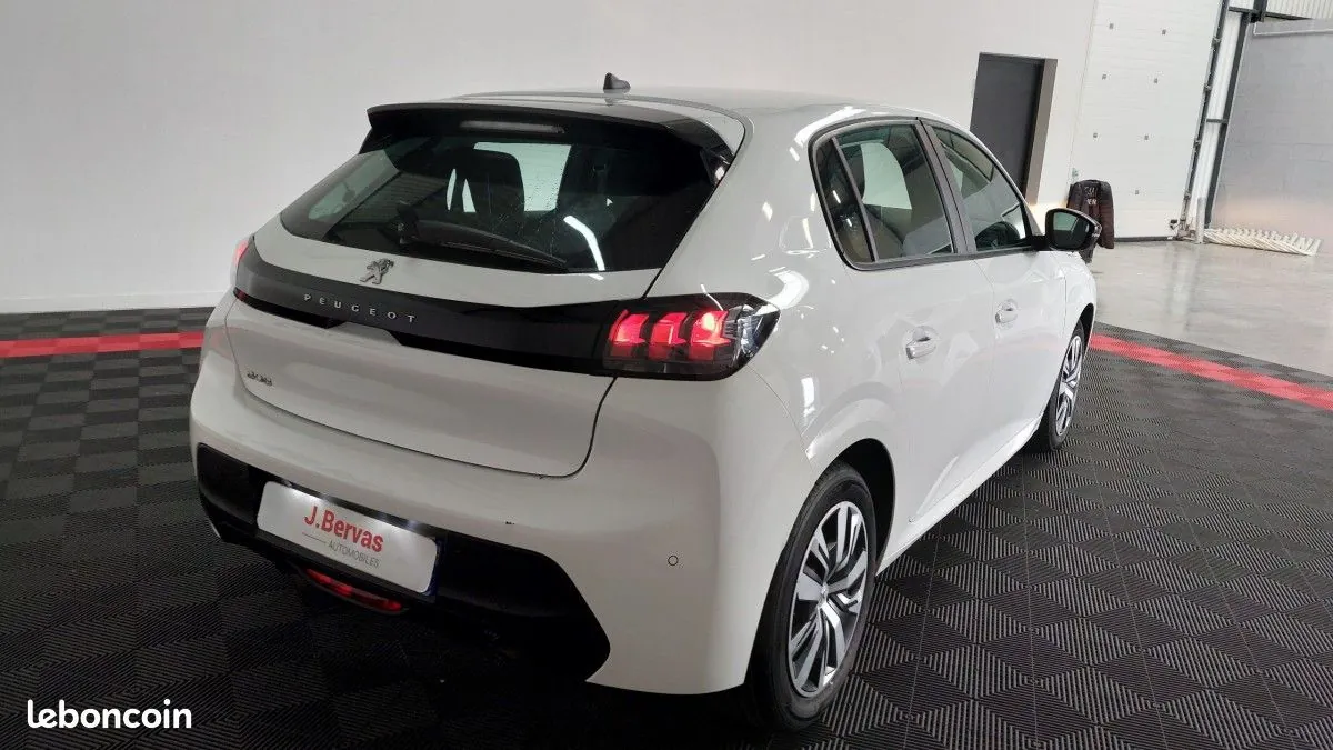 Peugeot 208 2023 photo 4