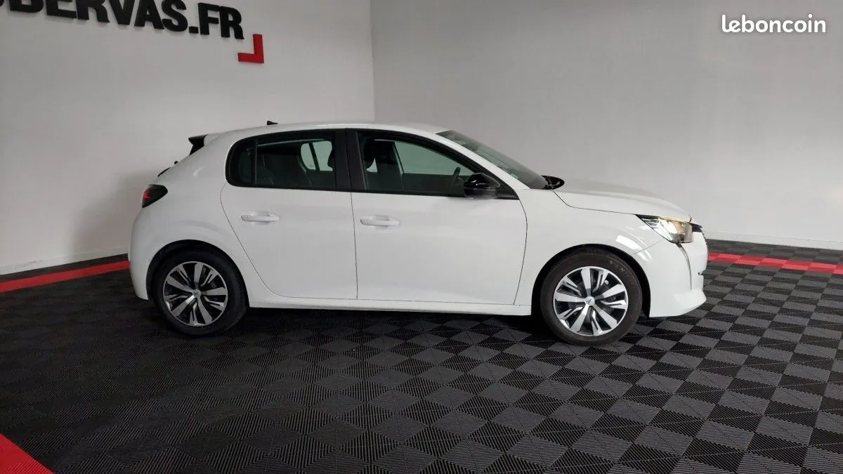 Peugeot 208 2023 photo 3