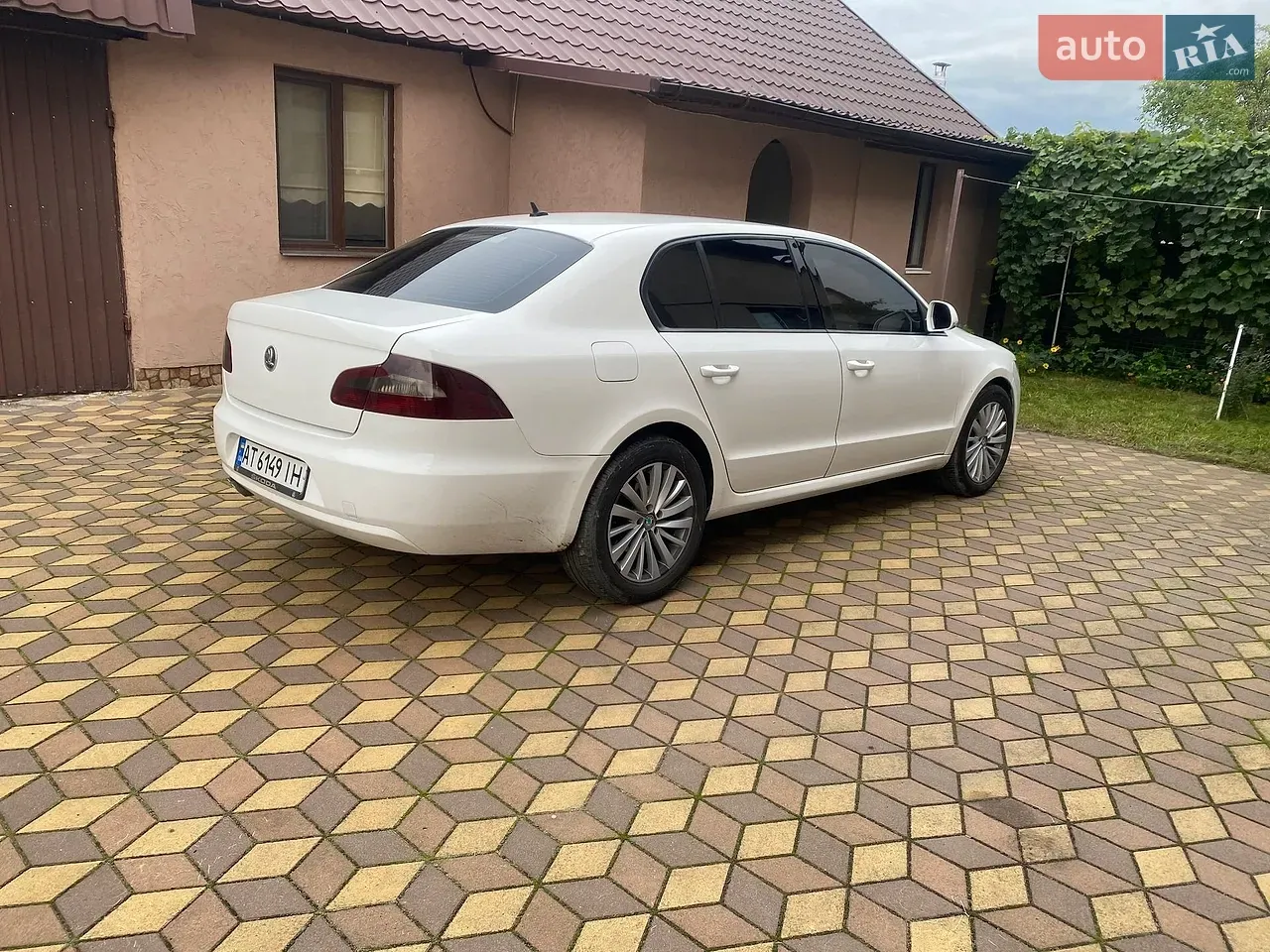 Skoda Superb 2010 photo 3