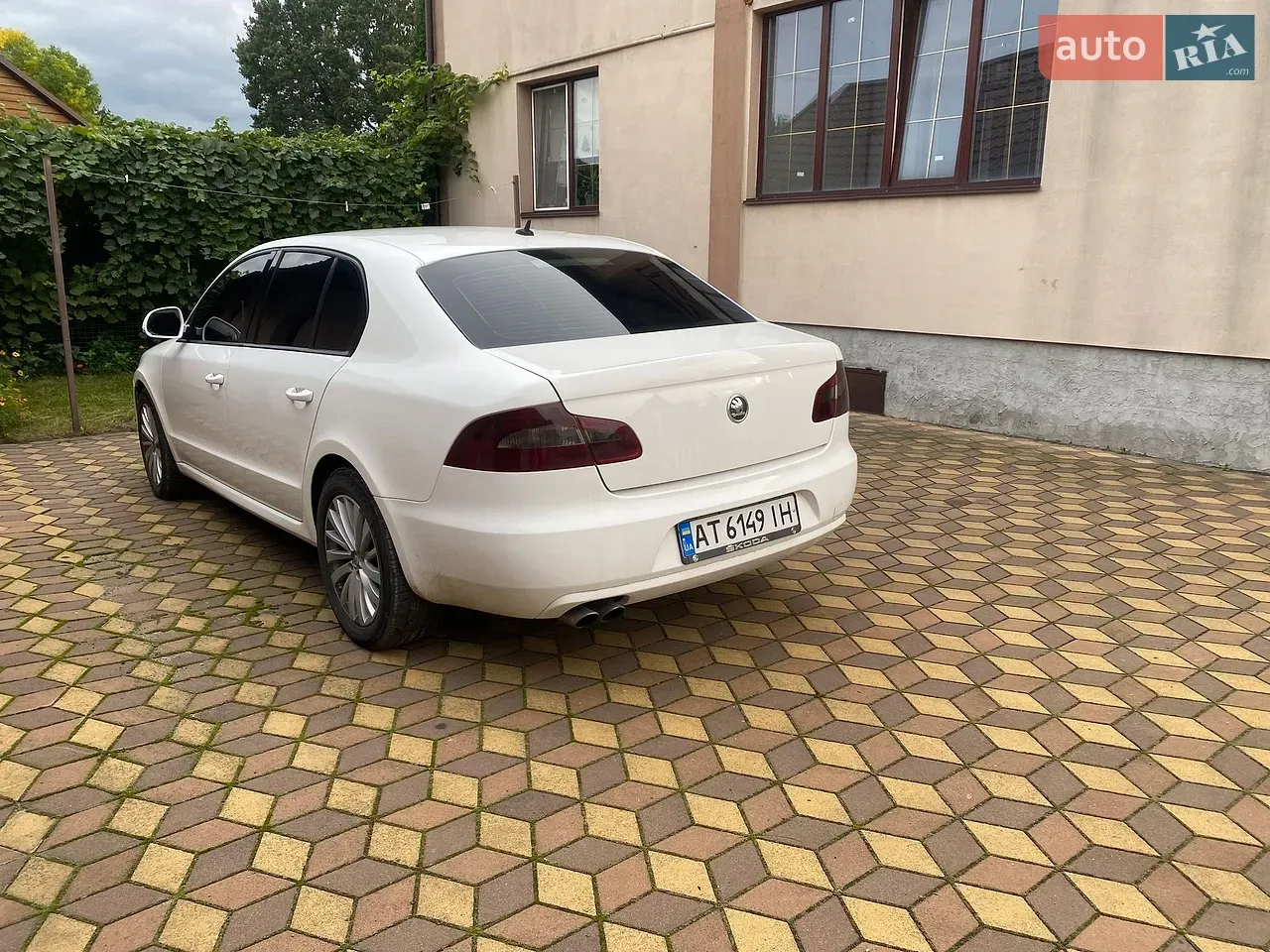 Skoda Superb 2010 photo 4