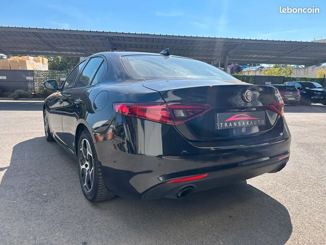 Alfa Romeo Giulia 2022 photo 4