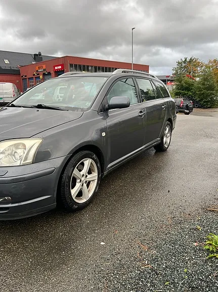 Toyota Avensis 2005 photo 2