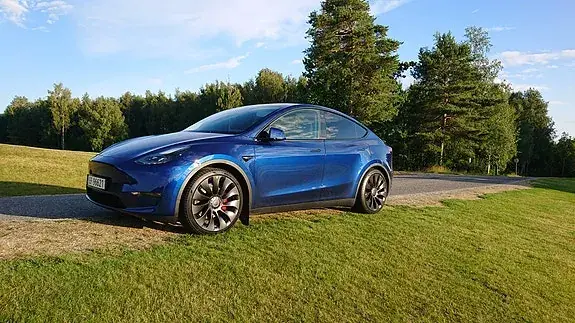 Tesla Model Y 2023 photo 4