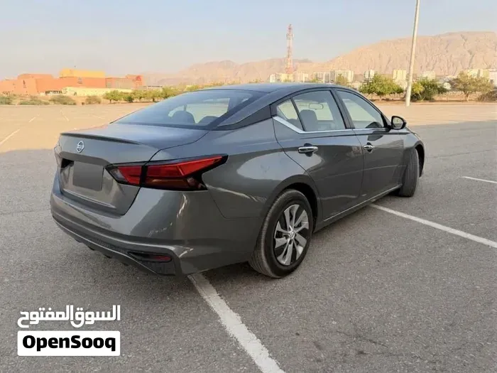 Nissan Altima 2022 photo 2