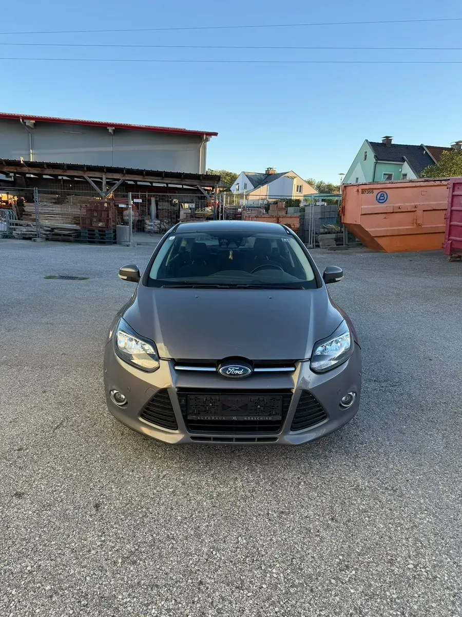 Ford Focus 2011 photo 2