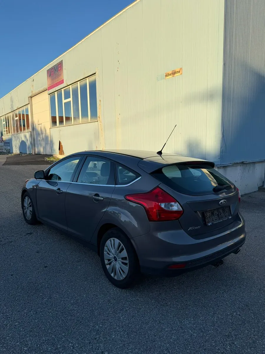 Ford Focus 2011 photo 3
