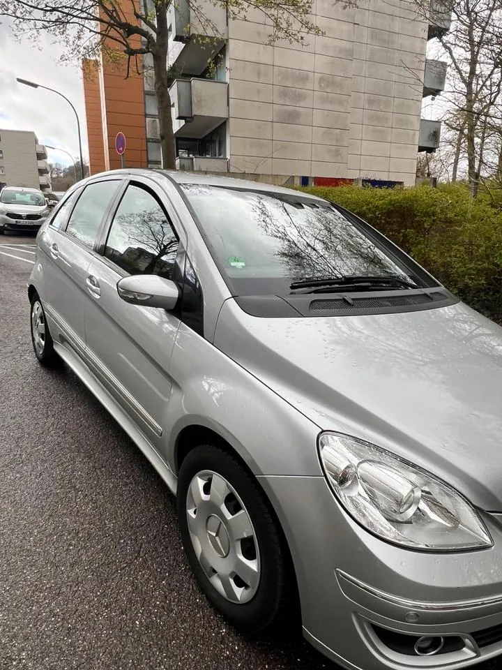 Mercedes-Benz B200