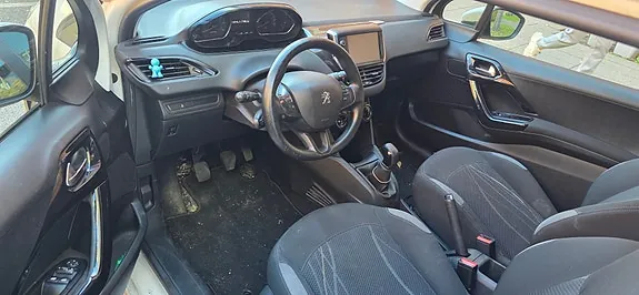 Peugeot 208 2012 photo 2