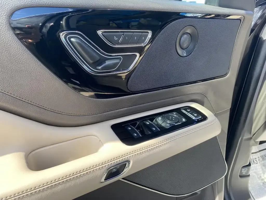 Lincoln Aviator 2023 photo 4