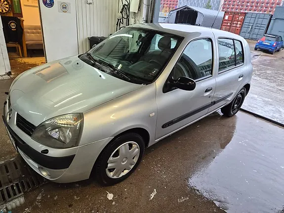Renault Clio 2005 photo 2