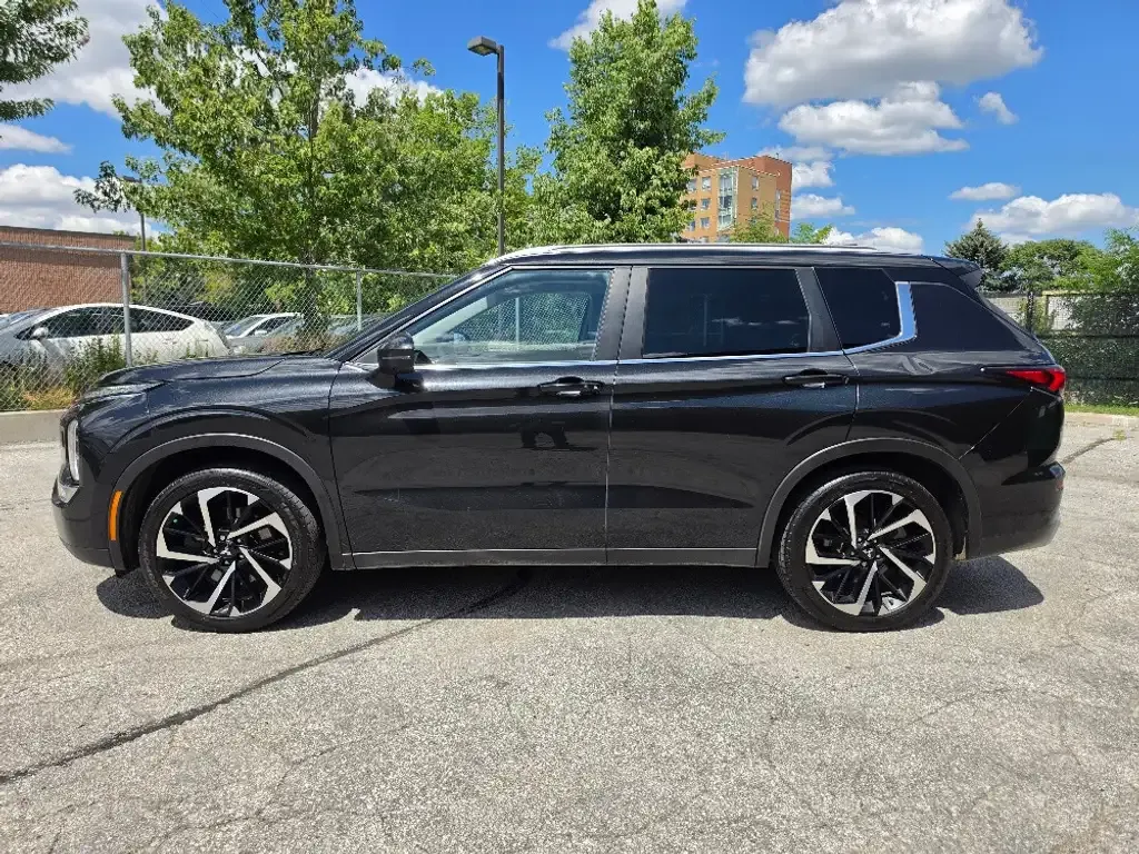 Mitsubishi Outlander 2022 photo 2
