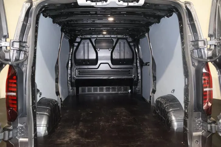 Volkswagen Transporter 2024 photo 2