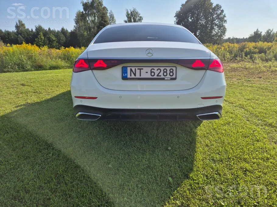 Mercedes-Benz E220 2024 photo 2