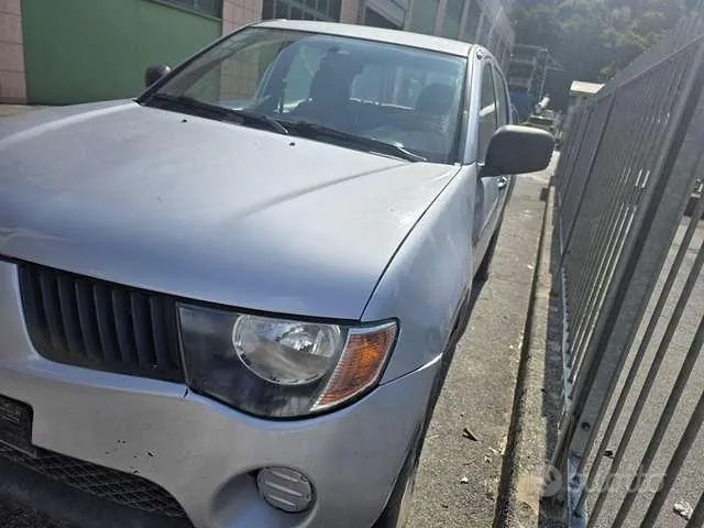 Mitsubishi L200 2010 photo 5