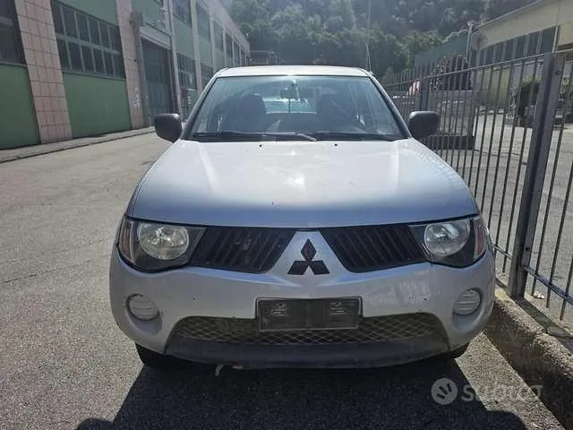 Mitsubishi L200 2010 photo 3