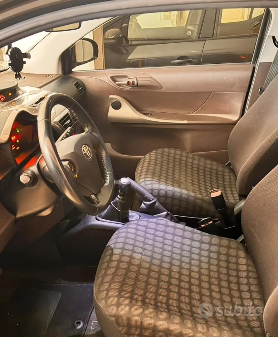 Toyota Iq 2010 photo 5