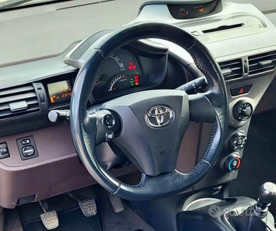 Toyota Iq 2010 photo 4
